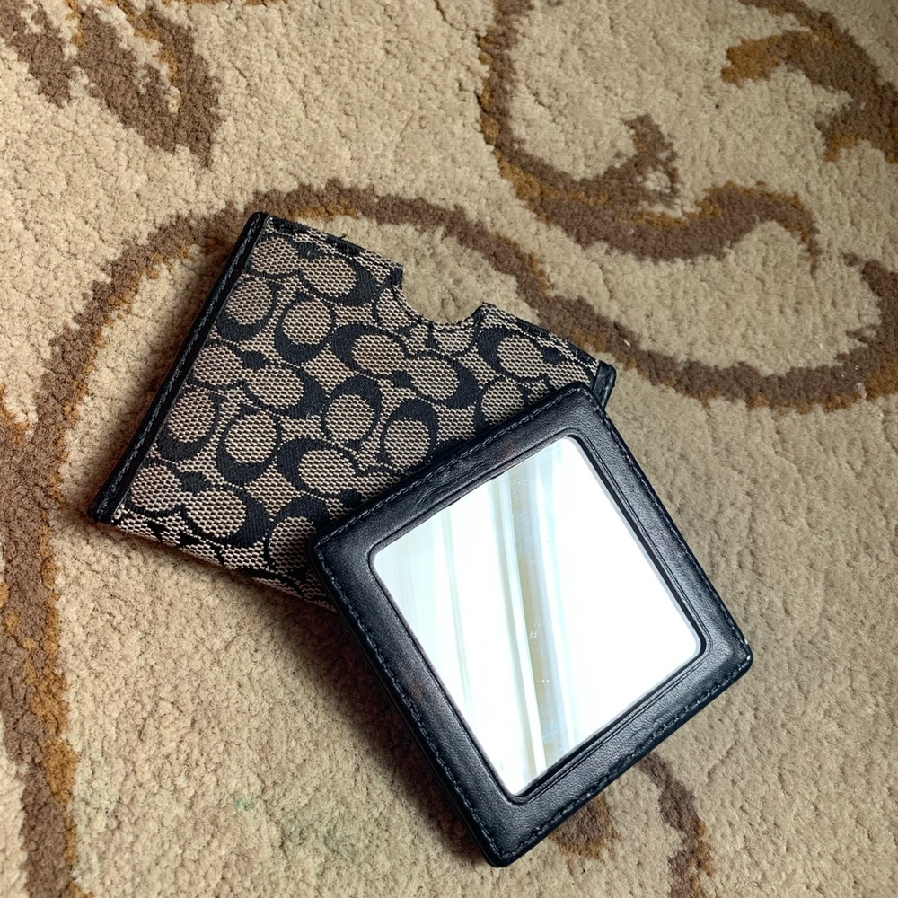 Pocket Mirror Coach